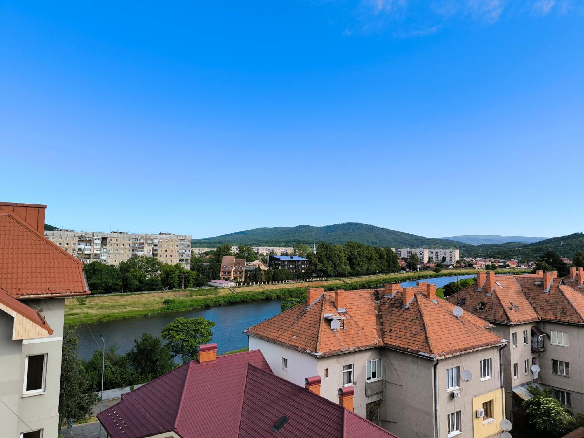 Apartments Domovik Parkaniya, 2A Mukacheve Exterior photo