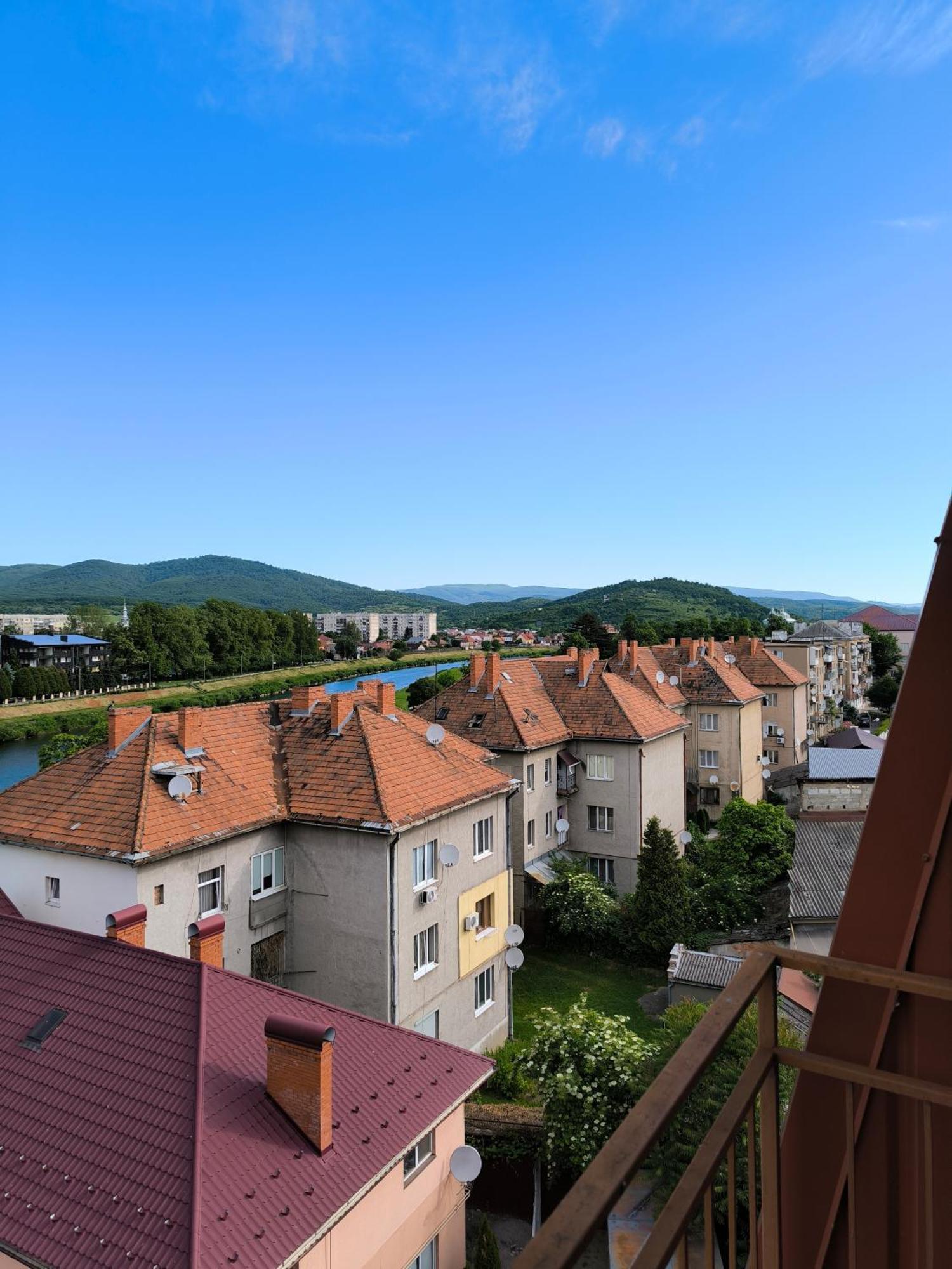 Apartments Domovik Parkaniya, 2A Mukacheve Exterior photo